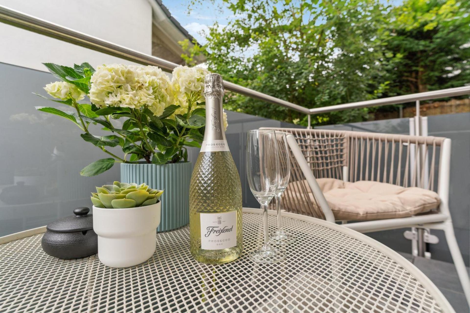 Deluxe Apartment In Bielefeld City Mit Parkplatz Und Balkon Εξωτερικό φωτογραφία